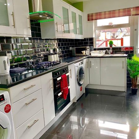 London 2 Bedroom Apartment, Kitchen, Reception And Private Garden Exterior foto